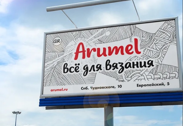 Текста немного, поэтому достаточно отделить название компании другим цветом